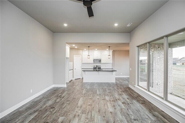 Building Photo - 1048 Parker Ln