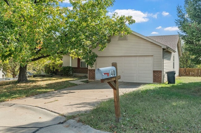 Building Photo - Beautiful 3B/2B Home in St. Charles