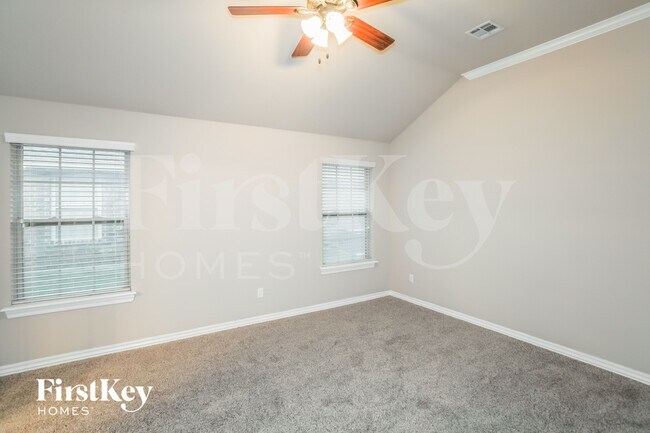 Building Photo - 601 Apple Tree Ln