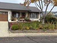 Building Photo - 624 Clearview Way