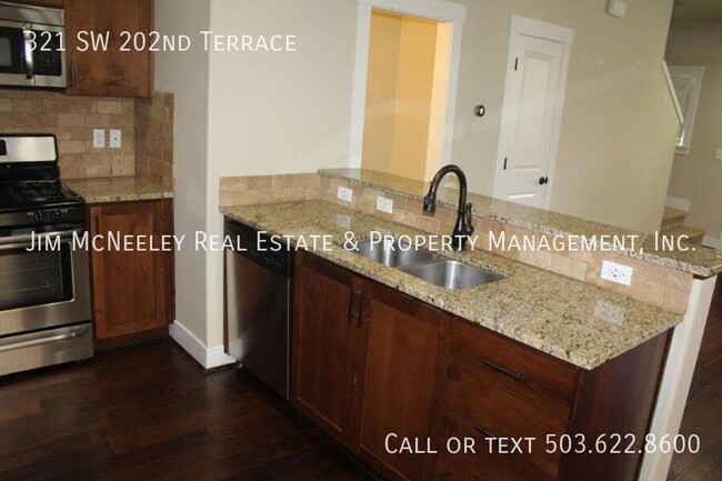 Building Photo - Upscale 3 Bedroom Home in Baseline Woods!