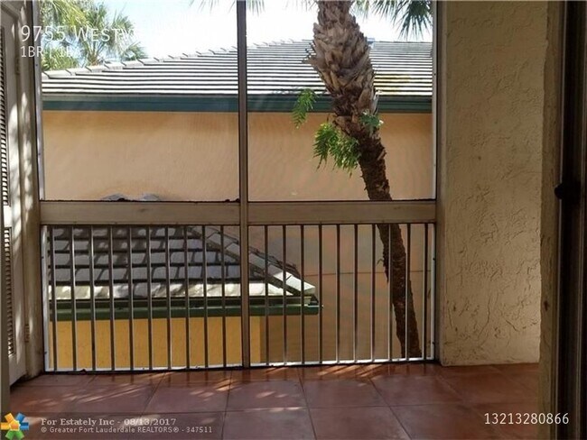 Building Photo - 9755 Westview Dr