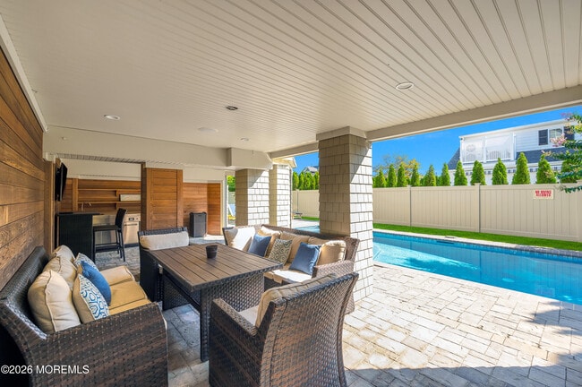 Building Photo - 45 Strickland St