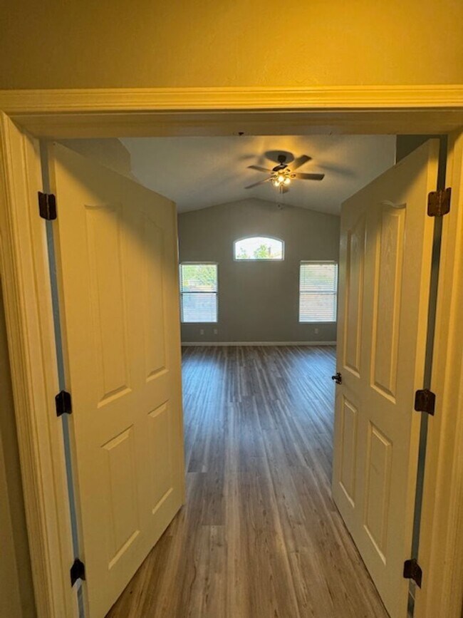 Building Photo - Vail- 3 bedroom/ 2 bathroom with 3 car garage