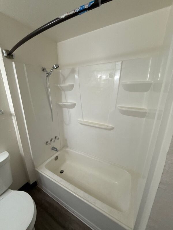 Building Photo - 848 Plymouth Dr NE