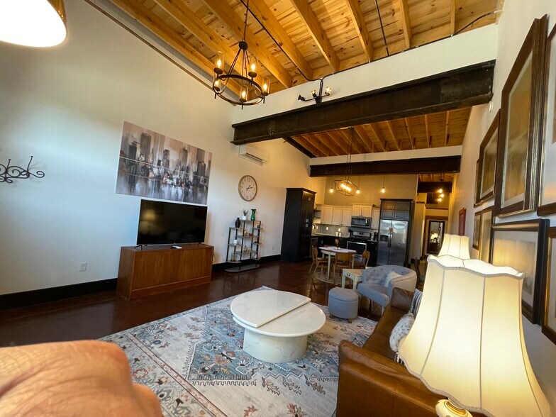 Building Photo - 719 S. Baker St.