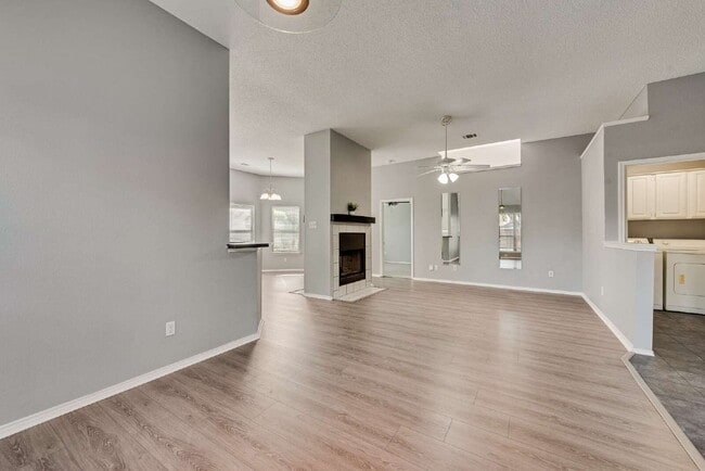 Building Photo - Garden haven 3 bed 2 bath home in H-E-B school district