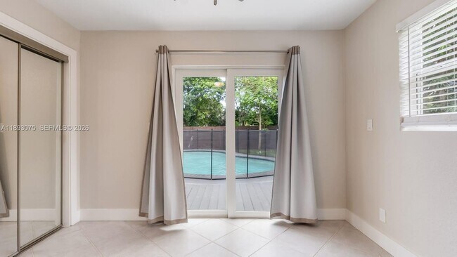 Building Photo - 740 Beachwood Ln