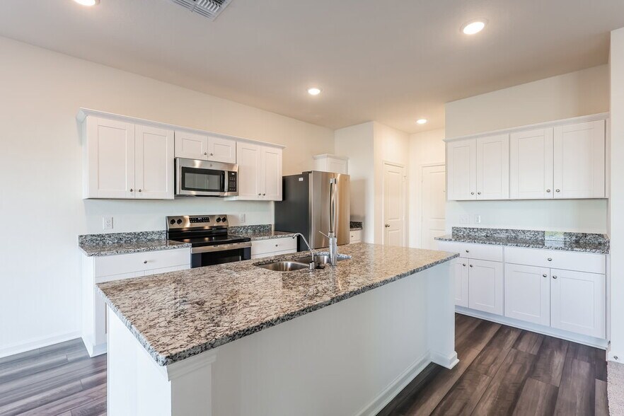 Building Photo - 5713 Texas Palm Dr