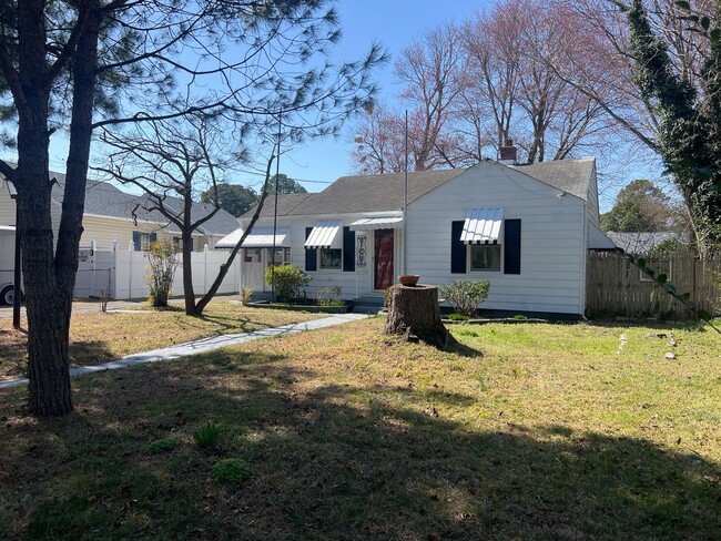 Building Photo - SHERWOOD FOREST