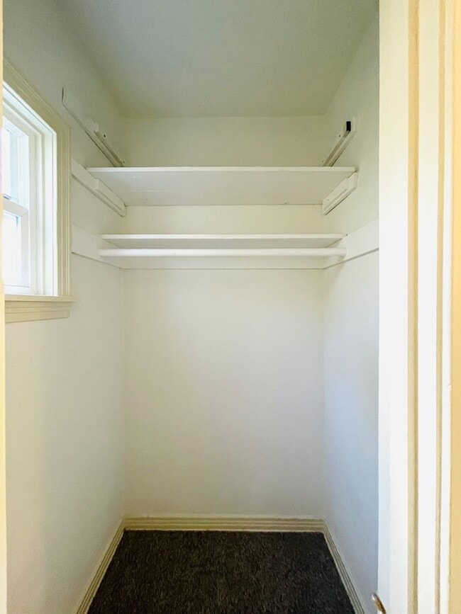 Building Photo - 482