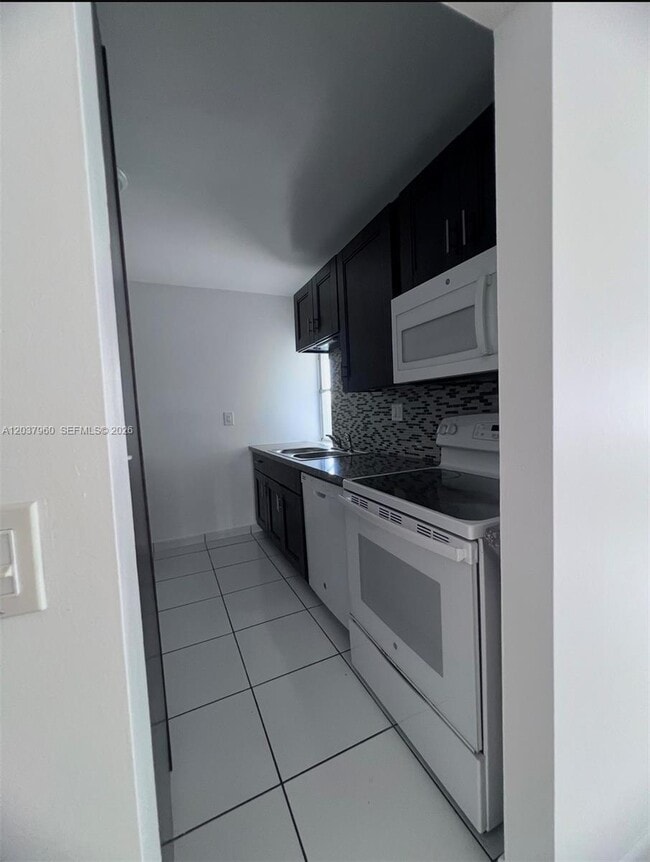 Building Photo - 2430 SW 81st Ave