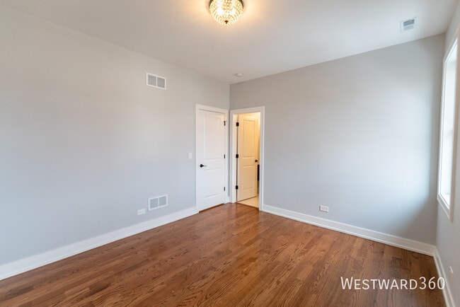 Building Photo - 3461 N Oconto Ave