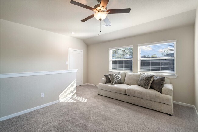 Building Photo - 389 Andes Dr