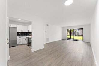 Building Photo - 3105 Oakland Shores Dr