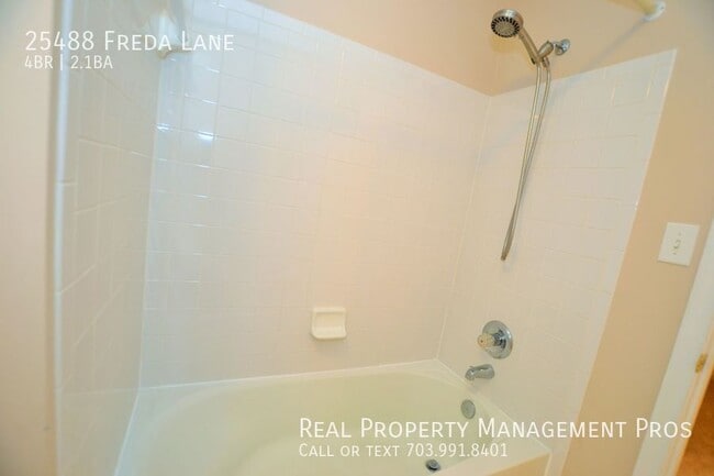 Building Photo - 25488 Freda Ln