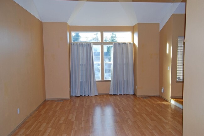 Building Photo - Four Bedroom Home in Kent East Hill