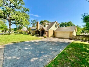 Building Photo - Spacious 4 Bedroom in the Heart of Tyler! Available Now!