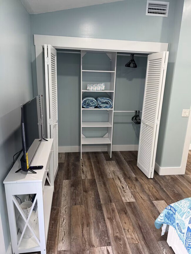 Building Photo - 3839 Sandstone Ct