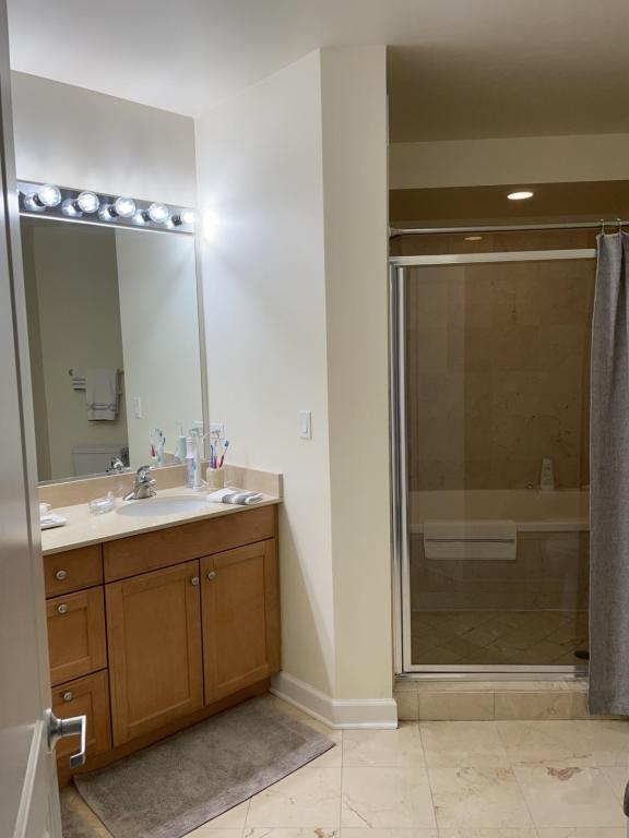 Building Photo - 420 E Waterside Dr