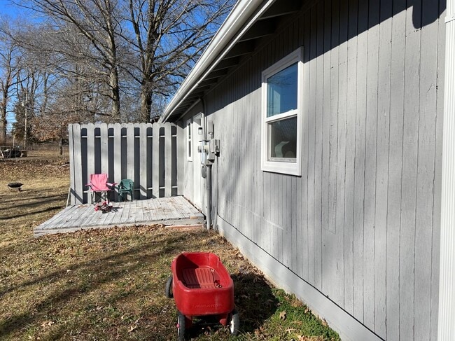 Building Photo - 2504 E Oakbrook Dr