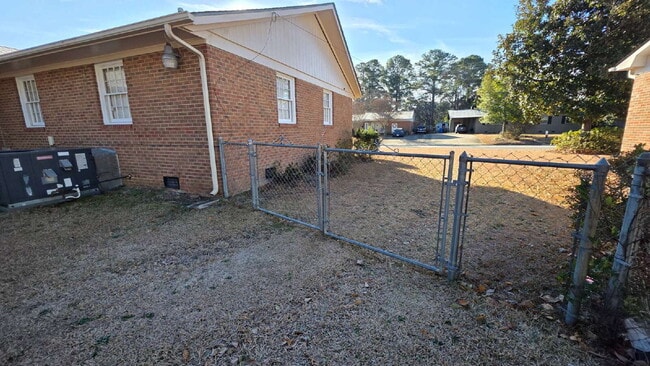Building Photo - Updated 3-Bedroom Home with Open Layout and Large Backyard