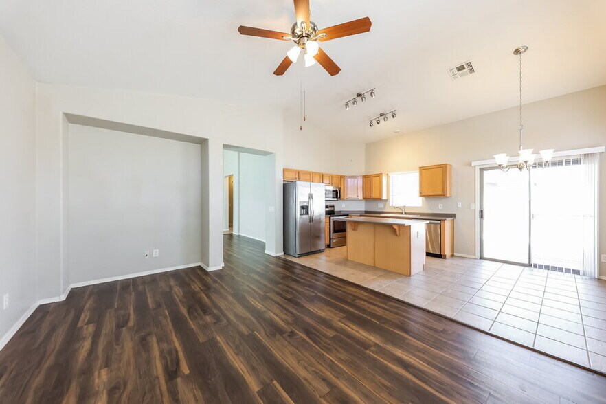 Building Photo - 13426 W Crocus Dr