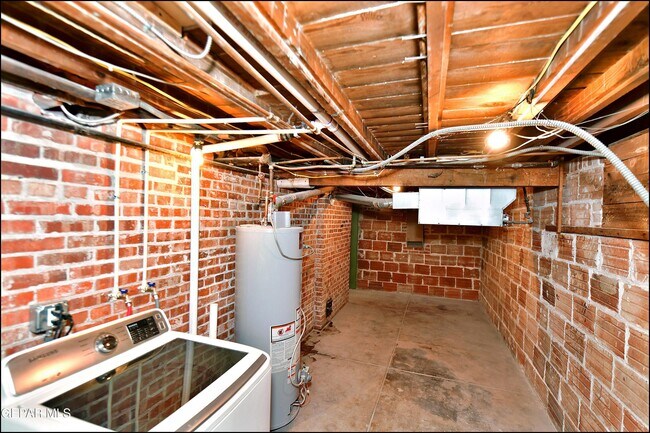 Building Photo - 2906 Wheeling Ave