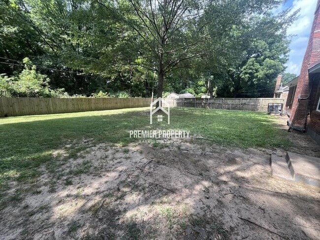 Building Photo - 2065 St James Dr