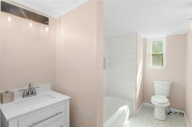 Building Photo - 3646 Rock Springs Dr