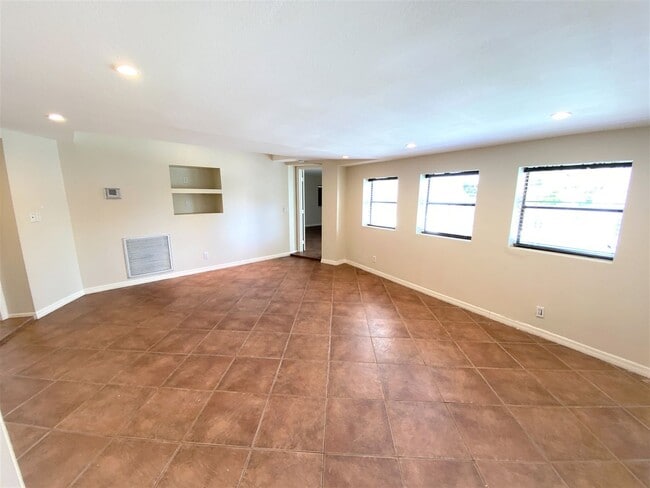 Building Photo - ** SOUTH NAPLES ** 4 BED / 3.5 BATH - POOL HOME - NO HOA! - PET OK - ANNUAL RENTAL