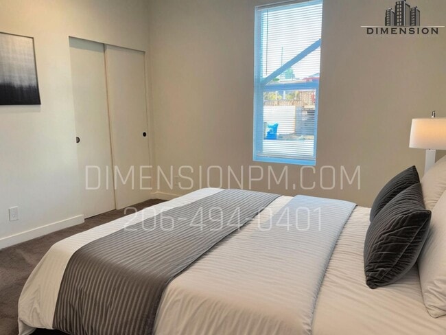 Building Photo - 426 S 60th St