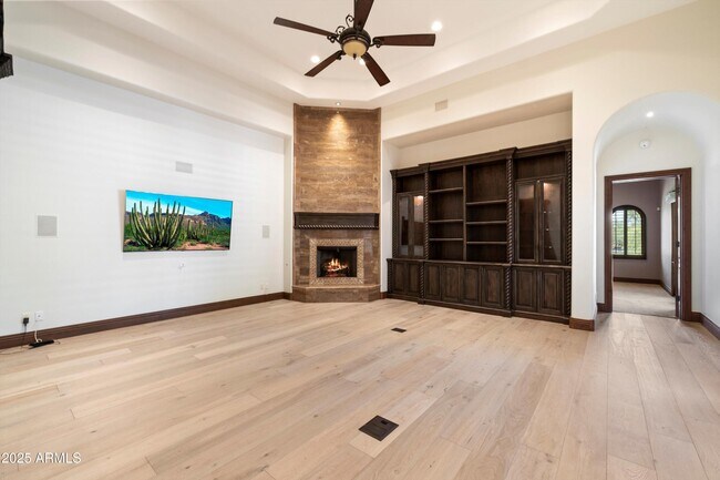 Building Photo - 8515 E Sutton Dr