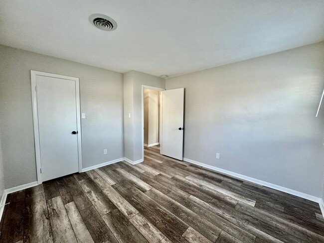 Building Photo - READY NOW!! Updated 5-Bedroom Home w/Fenced Backyard, Attached Garage  & Sunroom - Pet Friendly!