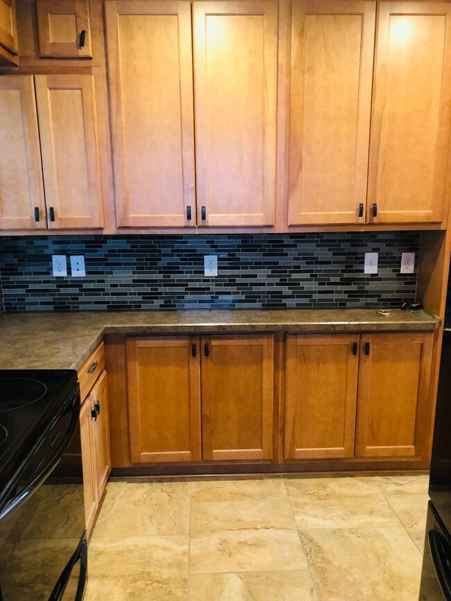 Building Photo - House- NW