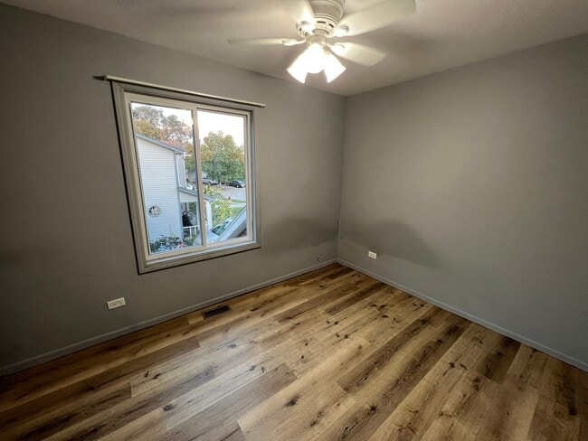 Building Photo - 725 Clearwood Ct