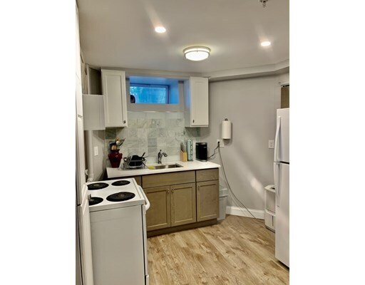 Building Photo - 726 Metropolitan Ave