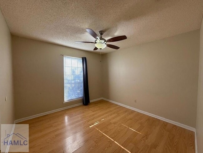 Building Photo - 703 Tray Ct