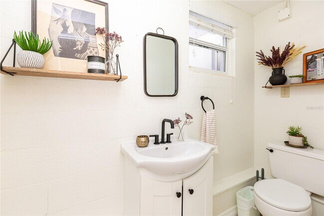 Building Photo - Adorable Winter Park Bungalow