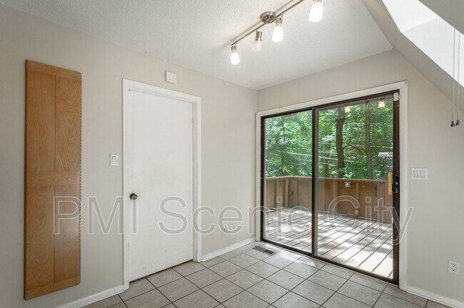 Building Photo - 1602 Rustic Homes Ln