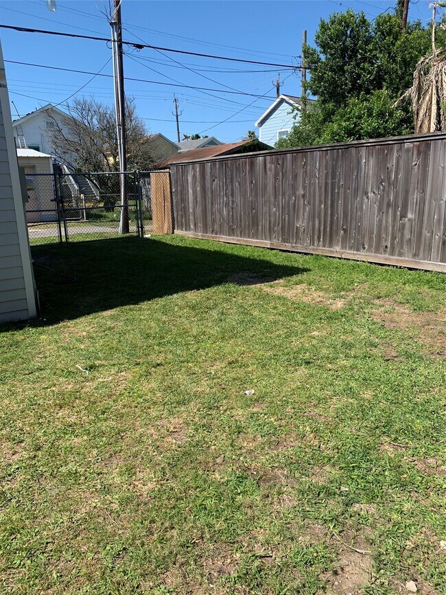 Building Photo - 1210 Avenue M