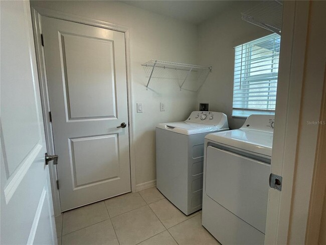 Building Photo - 36544 Smithfield Ln