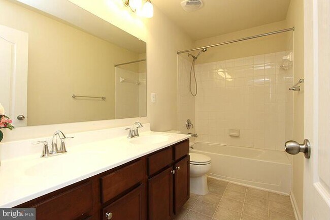 Building Photo - 23236 Roberts Tavern Dr