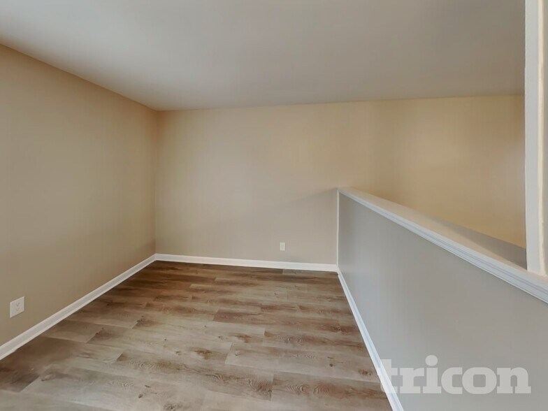 Building Photo - 622 Meadowview Dr