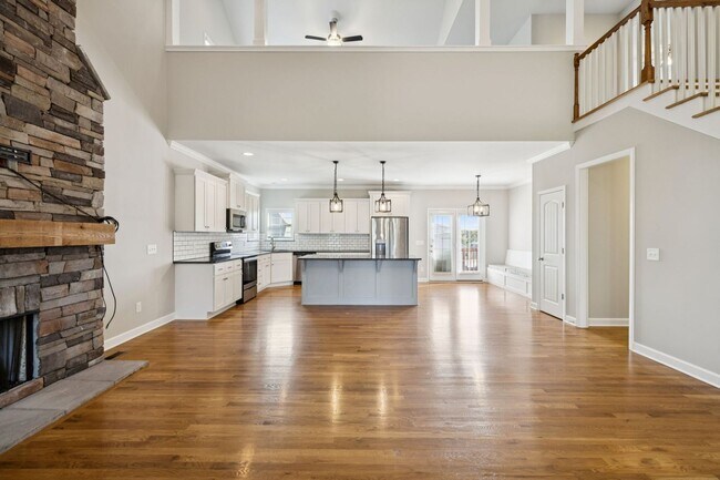 Building Photo - Welcome home to this beautifully maintaine...