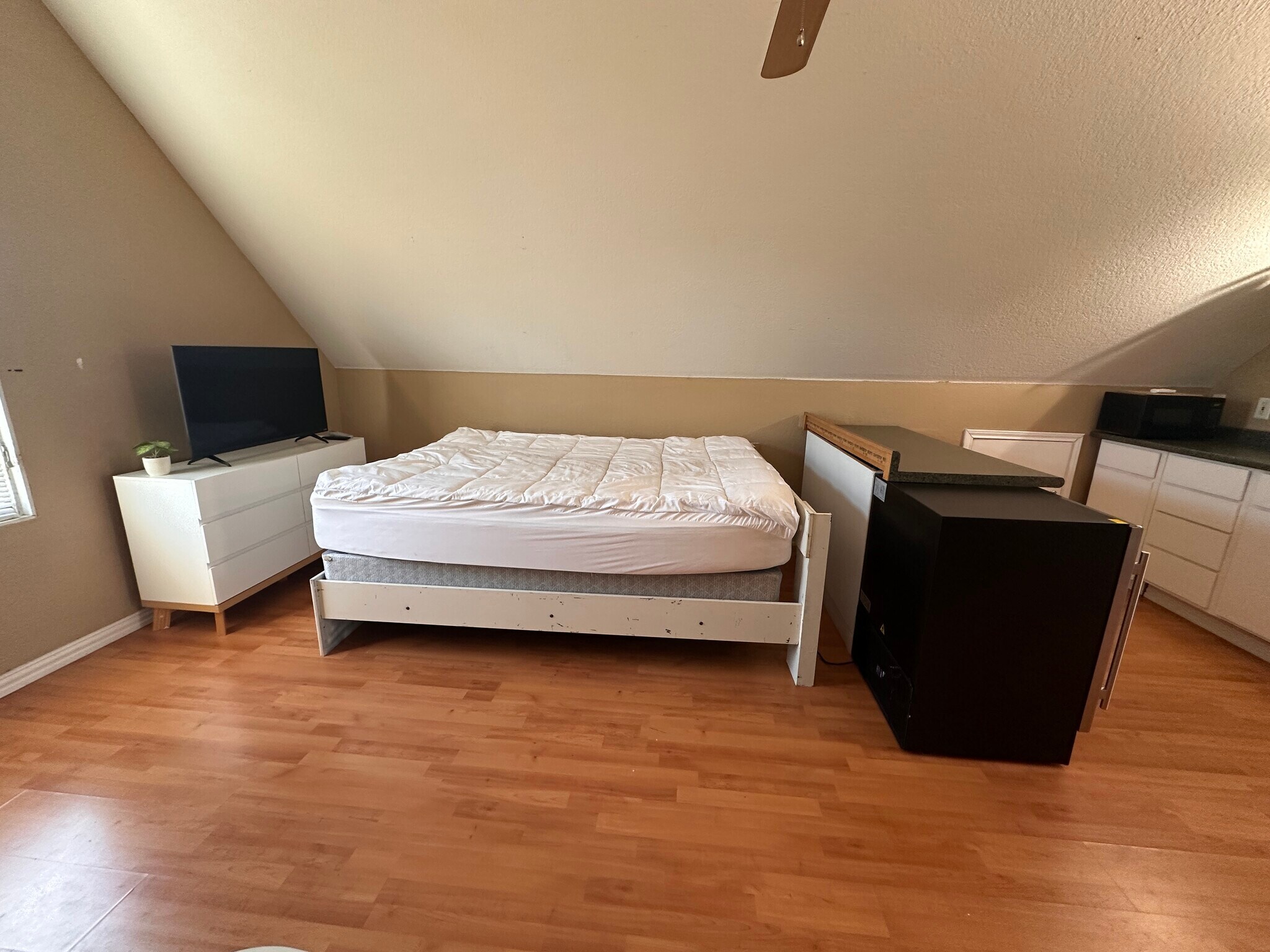 Building Photo - 2312 Carleton Ave