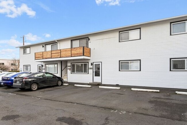 Building Photo - Remodeled 2 bedroom! $1000 VISA GIFTCARD AT MOVE IN!