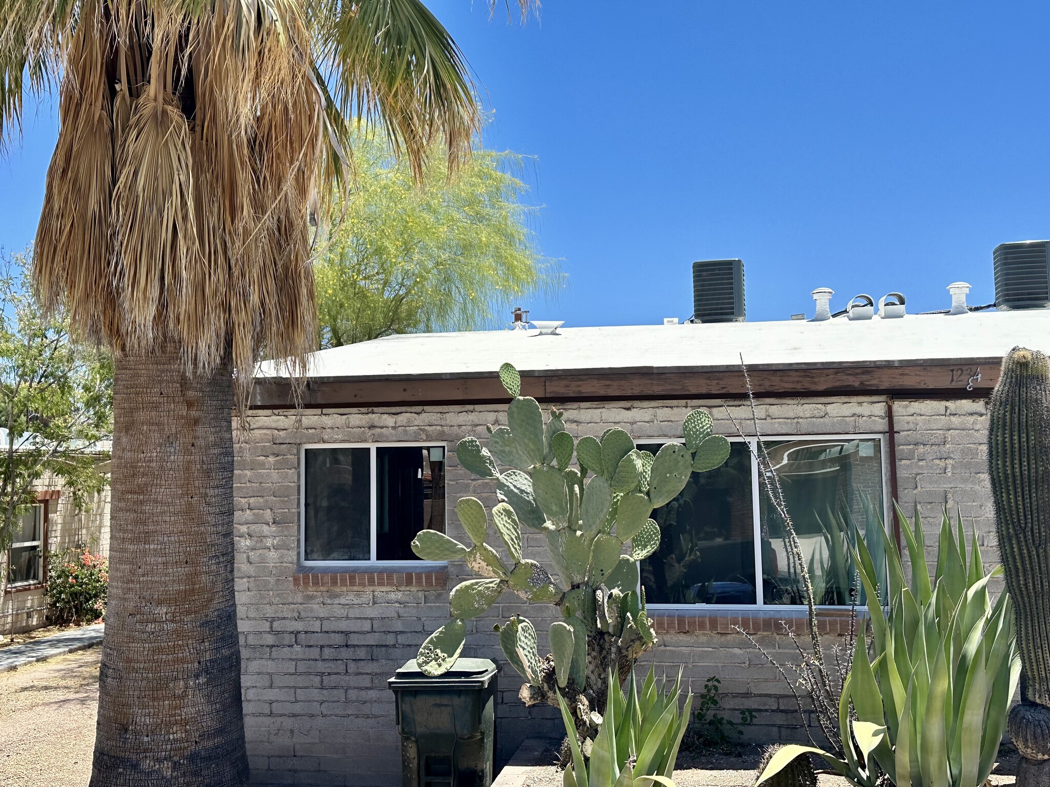 Building Photo - 1234 N Dodge Blvd
