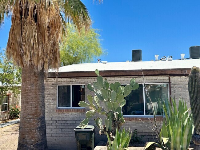 Building Photo - 1234 N Dodge Blvd