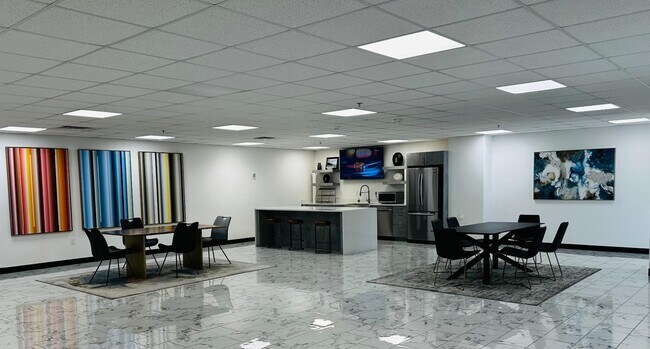 Building Photo - 1100 Peters St